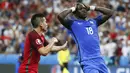 Eksprresi Moussa Sissoko saat membela Timnas Prancis di final Piala Eropa 2016 mealwan Portugal. (EPA/Ian Langsdon)