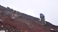 Pendaki asal Tegal jatuh ke jurang di Gunung Slamet setelah berlari dari puncak dan melalui jalur tak resmi. (Liputan6.com/Muhamad Ridlo)