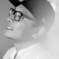 Menjadi makeup artist andalan selebritas ibu kota, kepergian Adri Adrian tinggalkan duka mendalam. Mengenang kembali talenta dan kreasinya dalam potret pulasan makeupnya yang sukses mempercantik deretan nama ternama berikut ini. [Foto: instagram/ Adi Adrian]