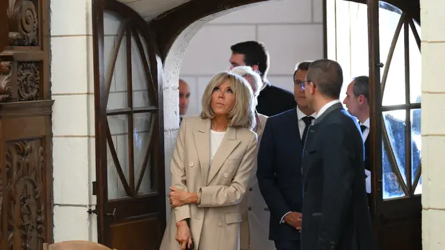 Penampilan baru Brigitte Macron