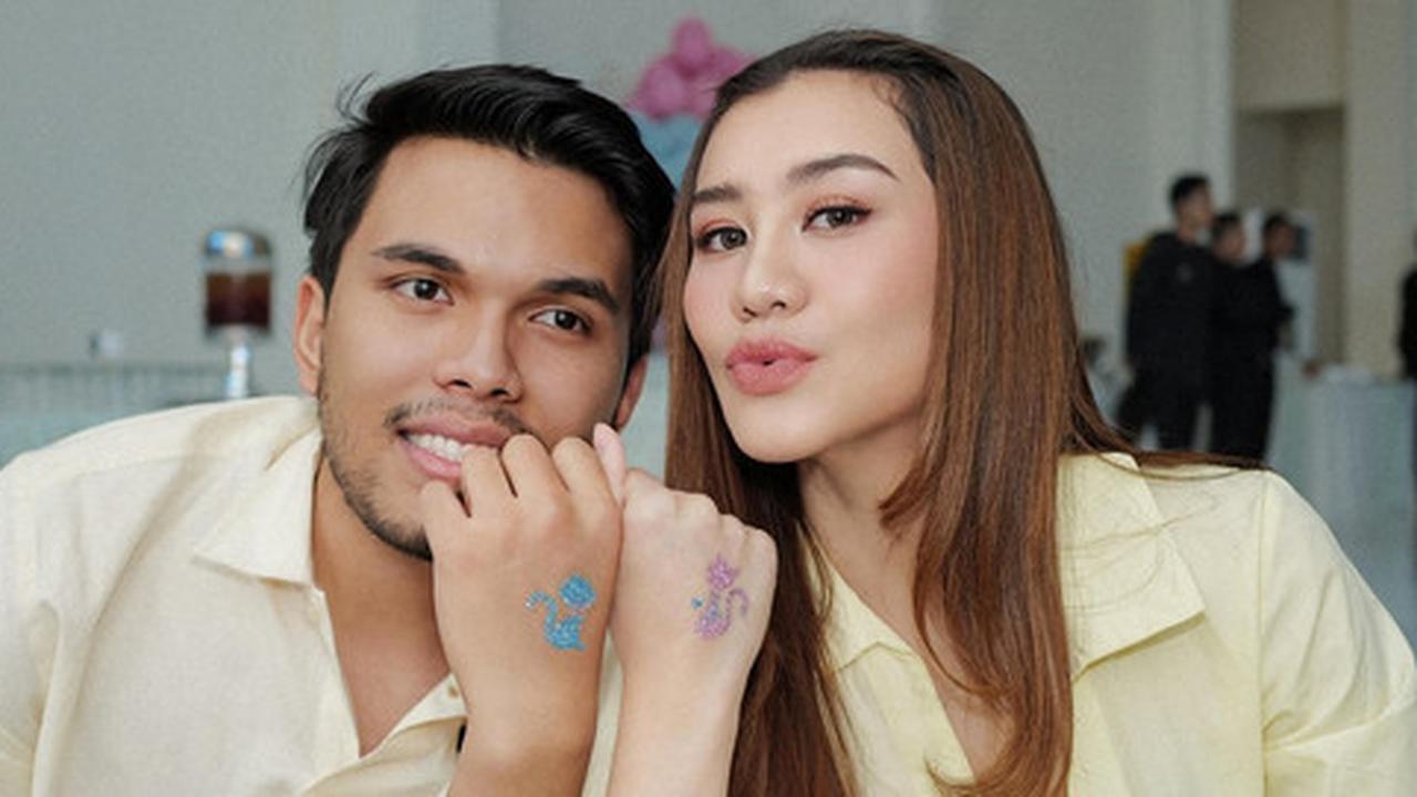 Potret Kece Couple Thariq Halilintar & Aaliyah Massaid di Ultah Azura, Sepatunya Disebut Kotor Banget