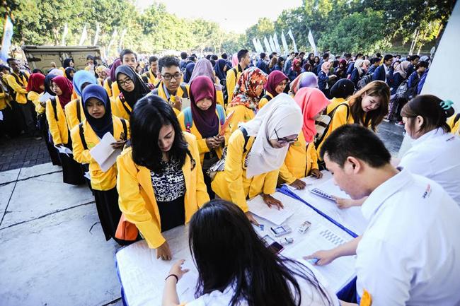 Peserta tes sedang antri untuk melakukantes | Photo: Copyright Doc Vemale.com