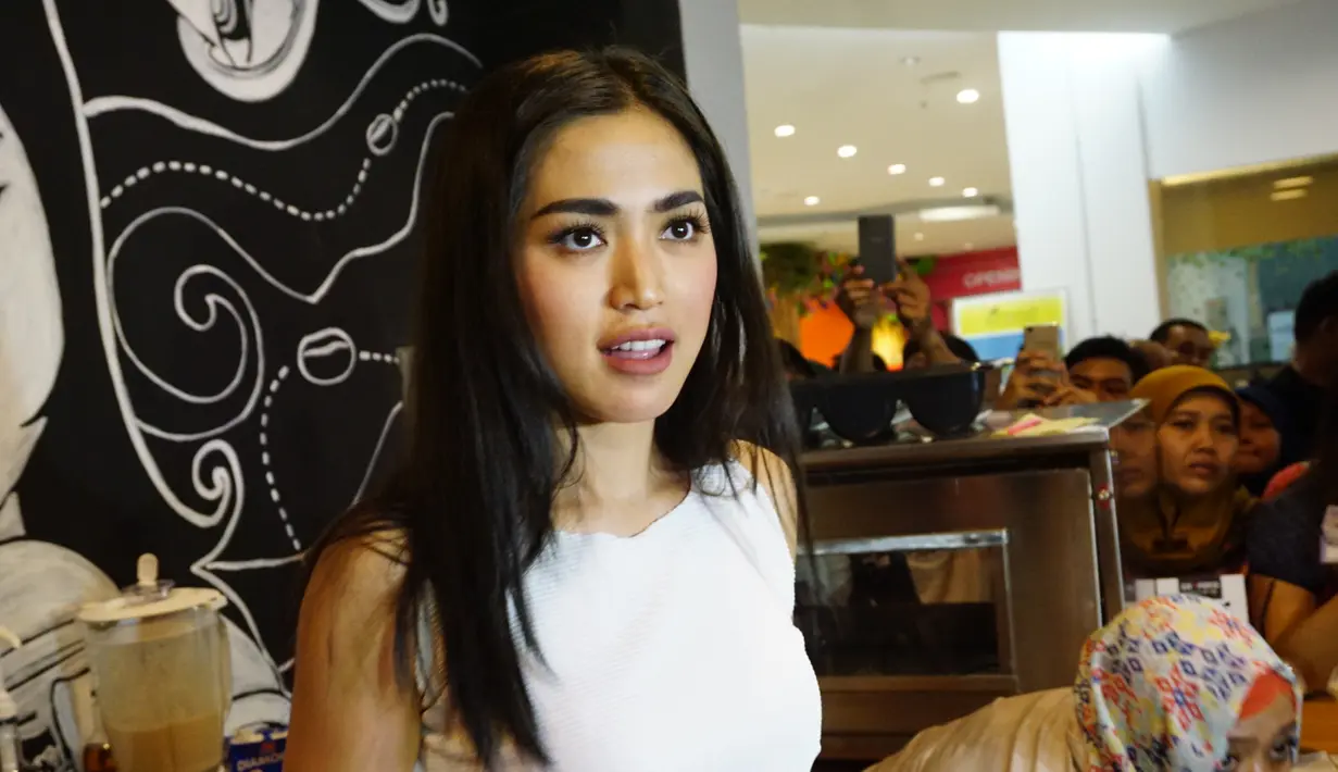 Sebagai pekerja hiburan, banyak selebriti yang menyiapkan hari tuanya dengan merintis usaha. Hal itu terkait dengan pergantian pelaku dunia hiburan yang begitu cepat. Begitu juga dengan Jessica Iskandar. (Nurwahyunan/Bintang.com)
