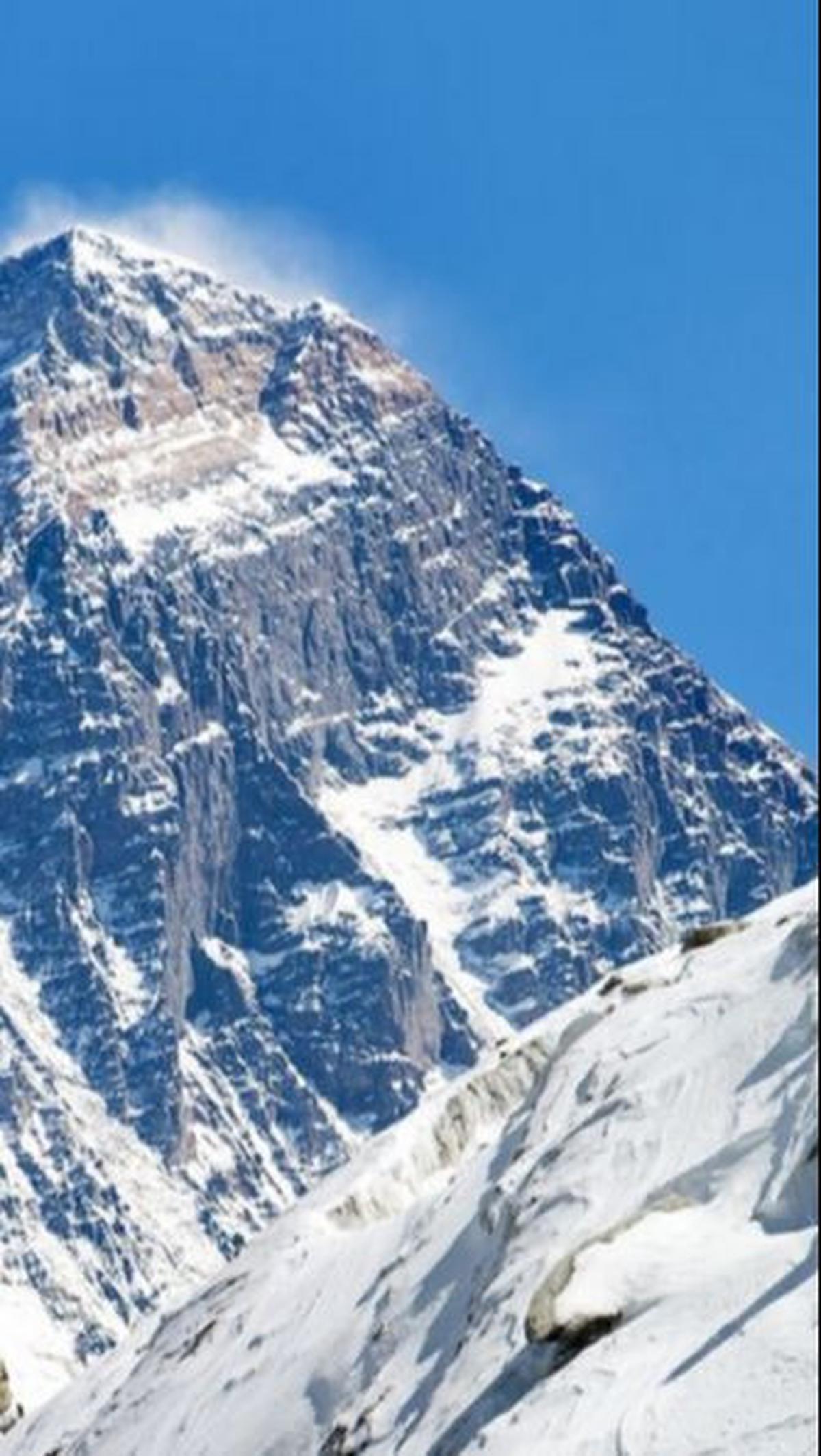 Rita berhasil mencapai puncak Everest setinggi 8.849 meter pada Minggu sekitar pukul 07.30 waktu setempat.&nbsp;&nbsp;