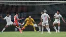 Pesepak bola Persib Bandung Mariano Peralta mencetak gol ke gawang Garudayaksa FC dalam pertandingan pekan ketujuh BRI Super League 2026/2027 di Stadion Pakansari, Cibinong, Minggu (25/10/2026). Persib menang 2-1 atas tuan rumah. (KLY/Budy Santoso)