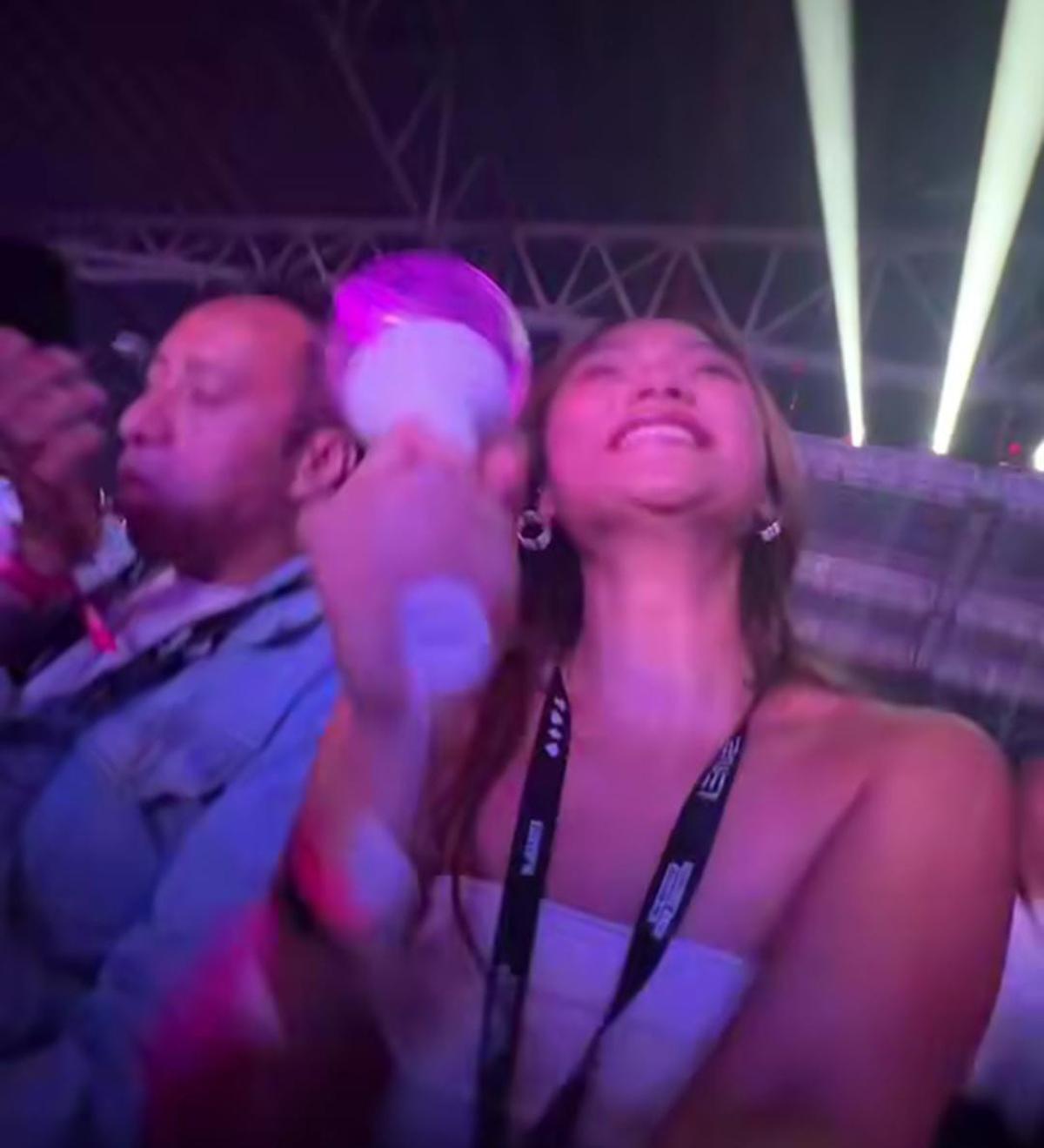 Momen Seru Marion Jola Nonton konser 2NE1 'Welcome Back' di Jakarta