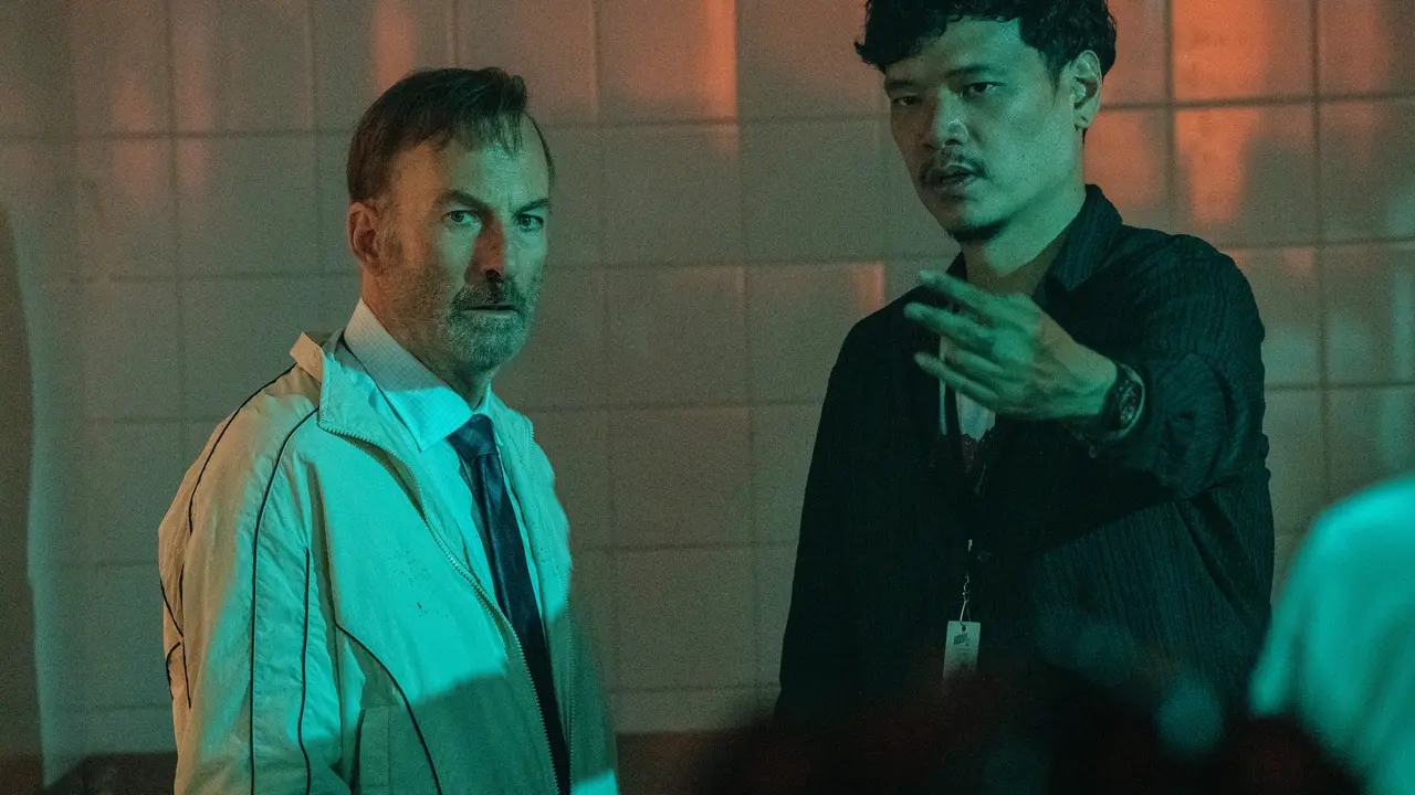 Timo Tjahjanto dan Bob Odenkirk. (dok. Universal Pictures Indonesia)