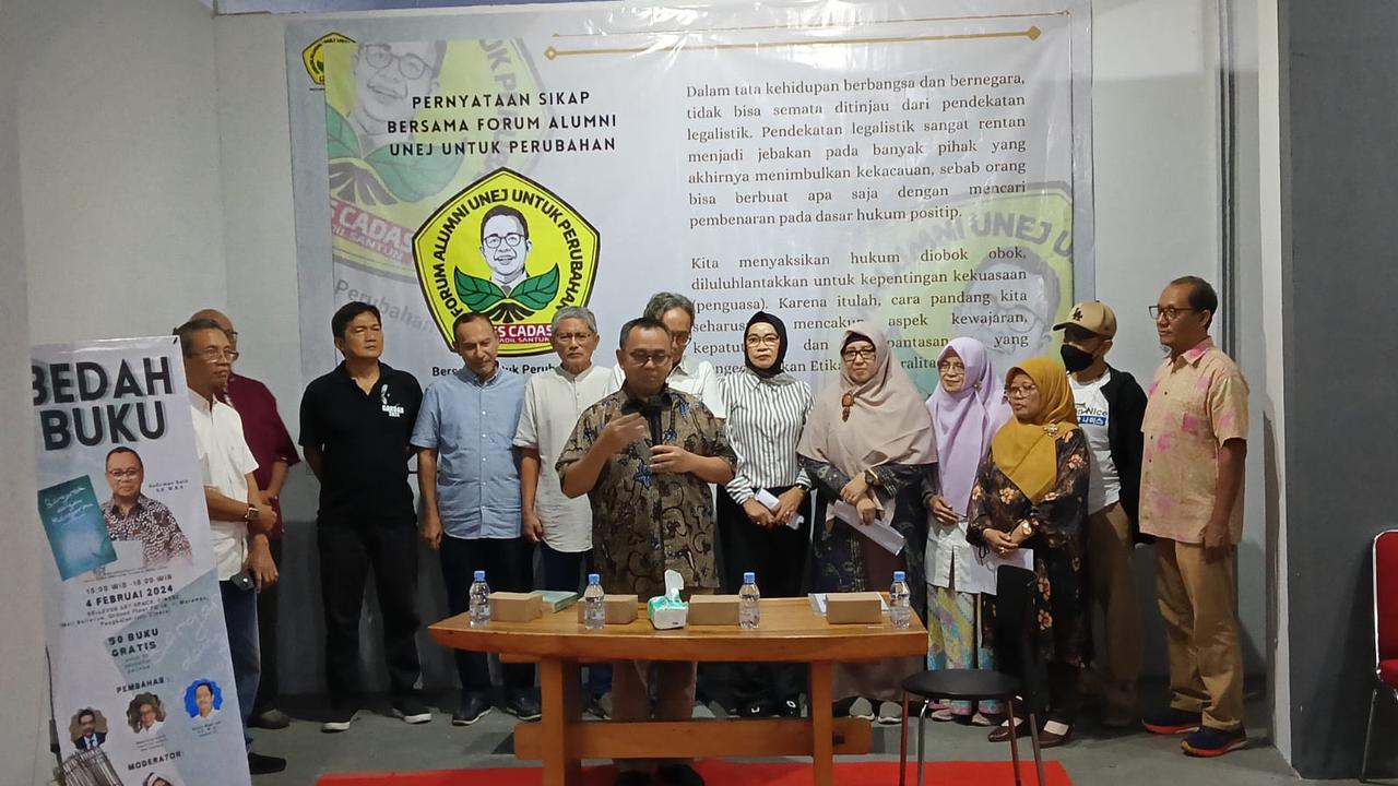 Sekelompok profesional alumni Universitas Jember (UNEJ) yang menamakan dirinya 'Forum Alumni UNEJ Untuk Perubahan' di Bellevue Art Space, Cinere, Depok, Jawa Barat (Istimewa)