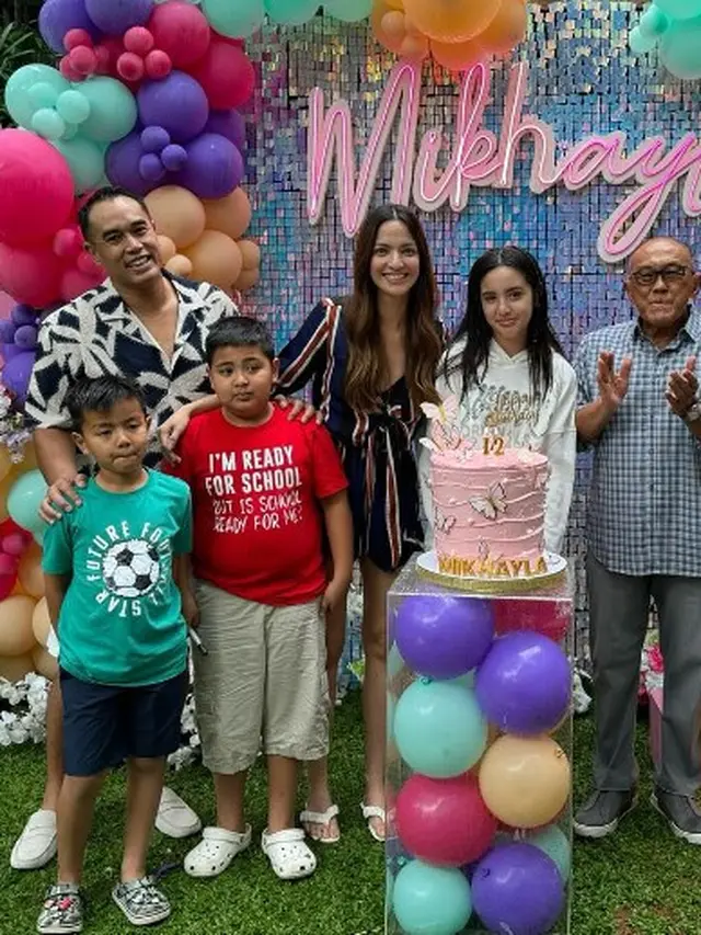 Nia Ramadhani dekat dengan Aburizal Bakrie (Instagram/ramadhaniabakrie)