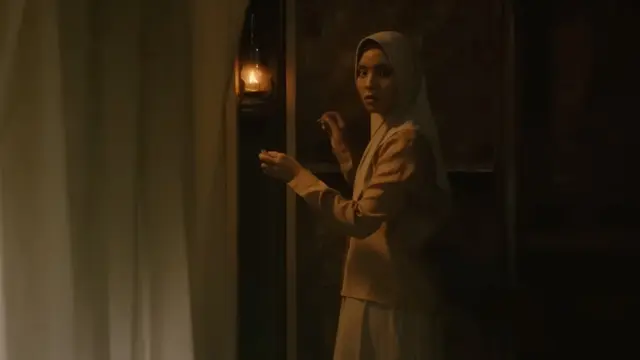 Wavi Zihan sebagai Azizah dalam film Anak Kunti. (Foto: Dok. Drias Film Production)