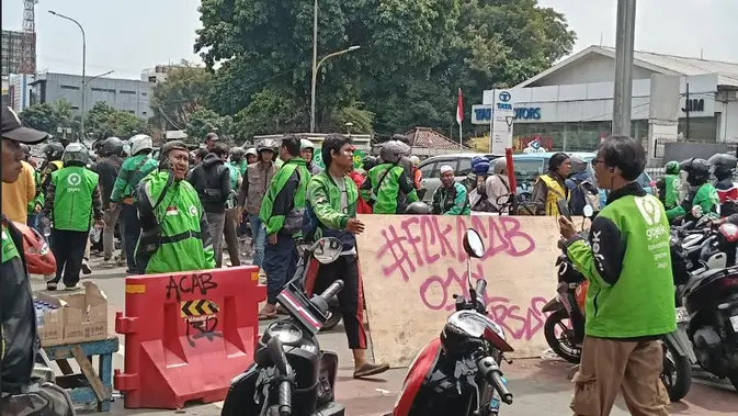 Massa Ojol Masih Padati Kawasan Kwitang, Tunggu Rekan dari Daerah Lain