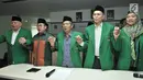 tua DPP PPP Muktamar Jakarta atau kubu Djan Faridz, Ibnu Hajar Dewantara didampingi Sekjen PPP kubu Djan Faridz, Sudarto dan petinggi partai saat menghadiri konpers penyelenggaraan Mukernas, Jakarta, Senin (12/11). (Merdeka.com/Iqbal S. Nugroho)