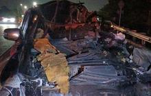Pajero Sport Tabrak Truk Semen di Tol Jagorawi