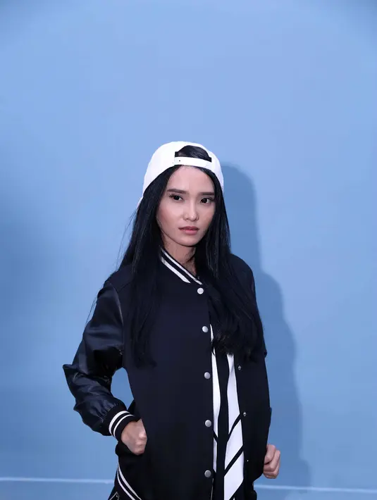 Adilla Fitri seketika namanya melejit membintangi film ‘My Idiot Brother’ (2014). (Nurwahyunan/Bintang.com)