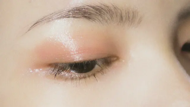 6 Kombinasi Makeup dan Outfit Unik Jarang Terpikirkan, Tetap Ta