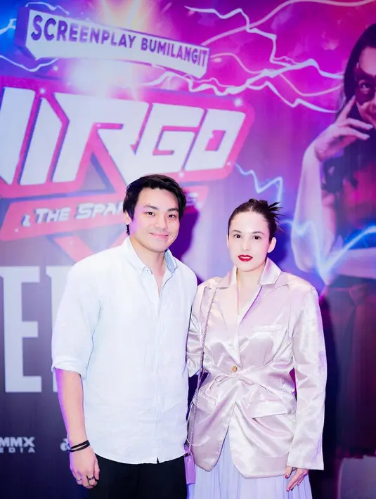 Sebagai Tira, Chelsea Islan justru classy dengan soft pink [@chelseaislan]