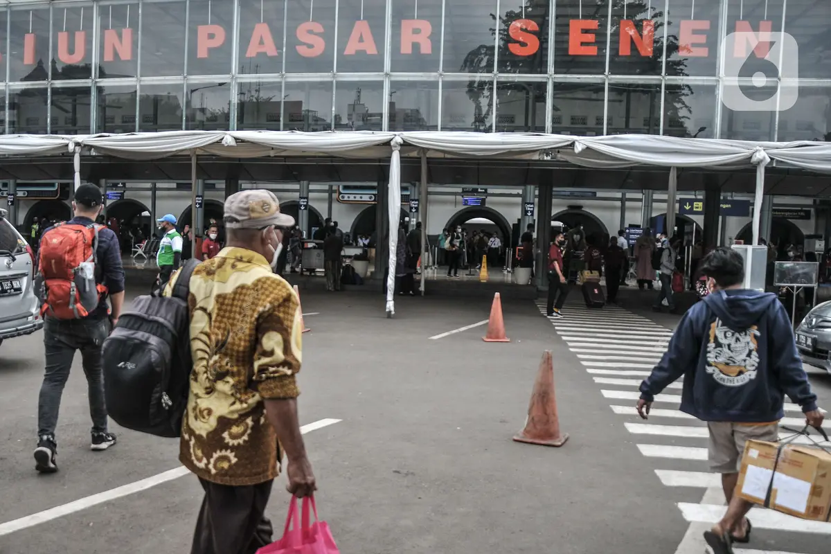 Suasana Stasiun Senen Jelang Libur Nataru