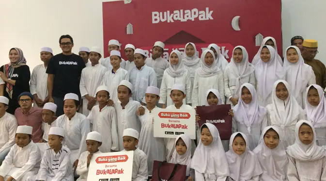 Buka puasa bersama Bukalapak di Panti Asuhan Al-Akhyar, Kemang, Jakarta Selatan. Liputan6.com/ Andina Librianty