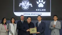 Netizen +62 Heboh Kelme Bocorkan Tipis Jersey Anyar Timnas Indonesia