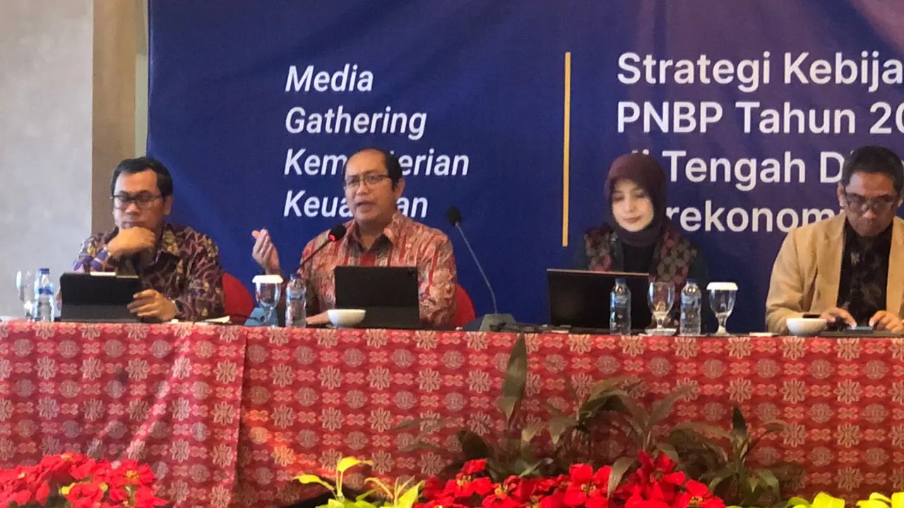 Direktur Jenderal Anggaran Kementerian Keuangan Isa Rachmatarwata dalam dalam media gathering di Ancol, Rabu (22/3/2023). Isa mengatakan bansos pangan akan segera disalurkan kepada masyarakat kurang mampu pada bulan puasa tahun ini. (Tira/Liputan6.com)
