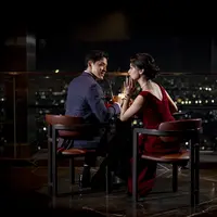 Melalui Whisper of Romance, berbagai momen indah di hari kasih sayang diabadikan dengan penuh kehangatan.