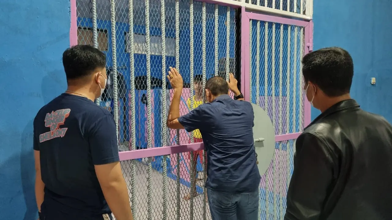 Kedatangan Kusnali diterima Kepala KPR Rutan Manado Rico S Wendur dan Kepala Rutan Manado Yusep Anthonius.