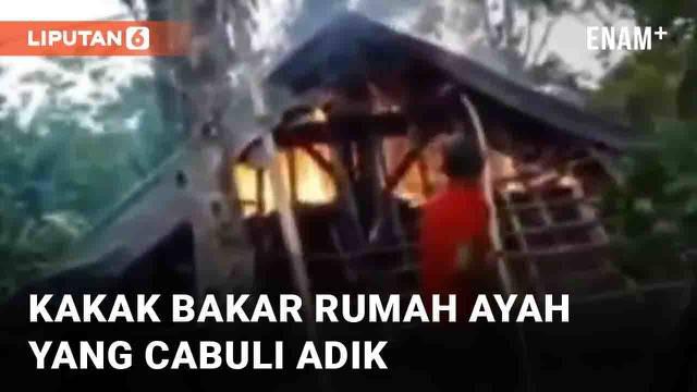 Media sosial diramaikan aksi warga membakar sebuah rumah di perkampungan. Disebut terjadi di Desa Cihaurkuning, Cisompet, Garut, Jawa Barat (27/6/2022). Pembakaran awalnya diinisiasi oleh anak sulung pemilik rumah dan dibantu warga usai terbongkarnya...