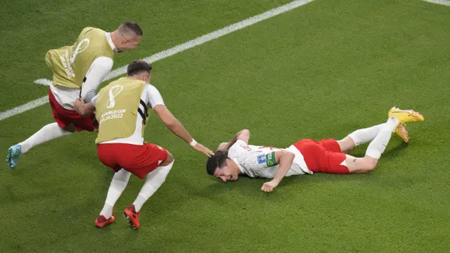 Foto: Mimpi Jadi Nyata, Robert Lewandowski Cetak Gol Perdana di Piala Dunia