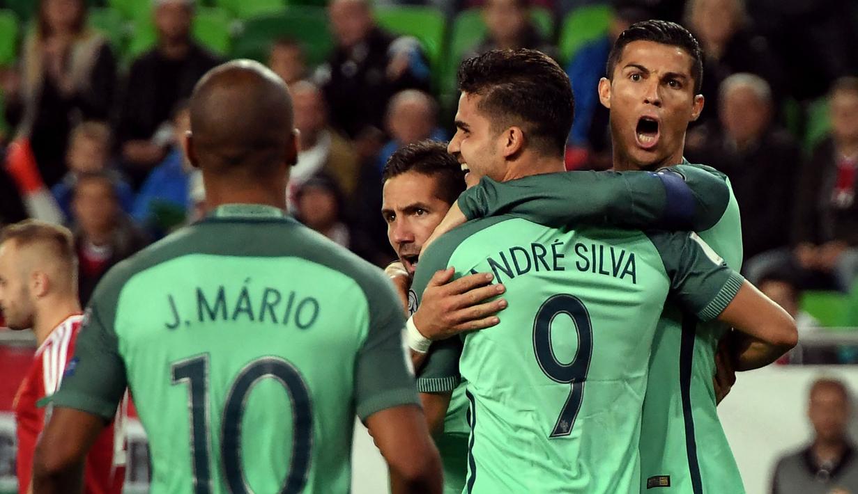 Alasan terakhir adalah barisan serang yang menakutkan. Duet maut Cristiano Ronaldo dan Andre Silva akan membuat tim lawan kewalahan.  Pemain yang sama-sama moncer dengan mengoleksi 29 gol di klubnya masing-masing ini, diprediksi akan menjadi pemain yang mematikan. (Foto: AFP/Attila Kisbenedek)