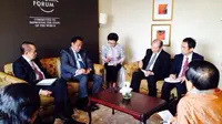 Menteri Perdagangan RachmatGobel dengan Senior vice President JICA, Hideaki Domichi dalam rangkaian WEF (Foto: Kementerian Perdagangan).