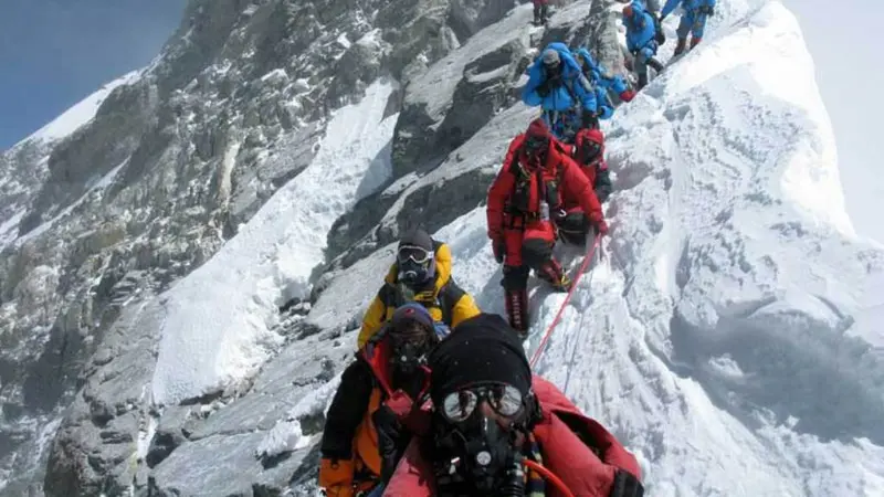 [Bintang] Yang Wajib Diketahui Pendaki Sebelum Taklukan Gunung Everest