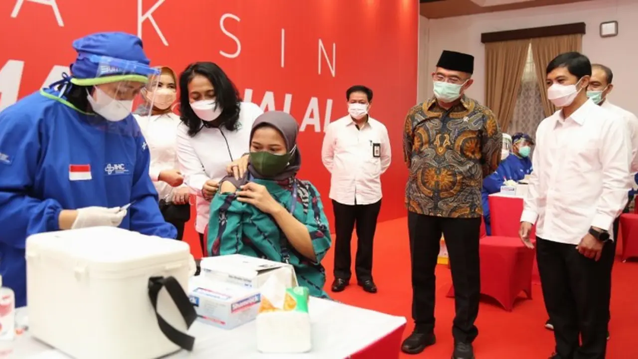 Menko PMK Muhadjir Effendy dan Wakil Menteri Kesehatan Dante Saksono Harbuwono