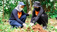 Membantu Konservasi Hutan Kota dengan Merawat Bambu
