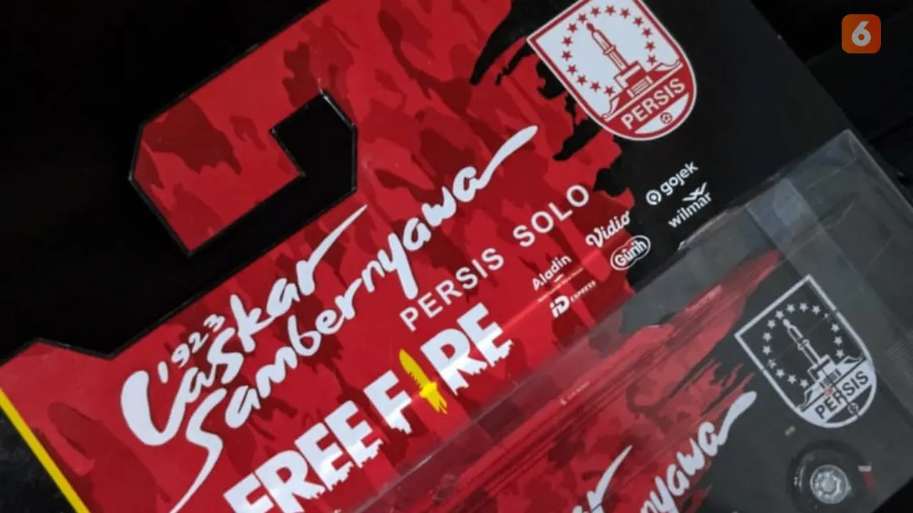 Kejutan Papercraft Bus Persis Solo di Stadion Manahan Solo
