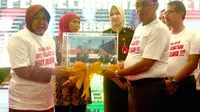 Kejaksaan Tinggi (Kejati) Jawa Timur resmi menyerahkan aset Yayasan Kas Pembangunan Surabaya kepada Pemerintah Kota (Pemkot) Surabaya (Foto:Liputan6.com/Dian Kurniawan)