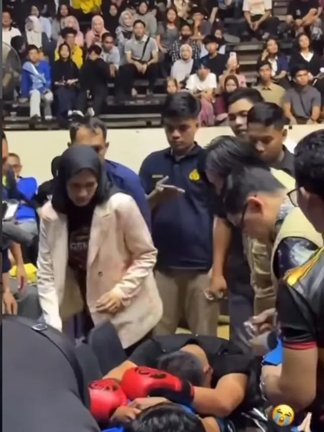 Vicky menangis melihat Dede Sunandar tak sadarkan diri (credit: instagram.com/vickyprasetyo777)