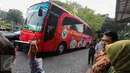 Pemprov DKI melakukan pelepasan bus penyuluhan DBD dalam rangka Hari Demam Berdarah se-ASEAN 2015 dan Menuju Jakarta Bebas DBD 2020 di Balaikota, Jakarta, Senin (15/6/2015). (Liputan6.com/Faizal Fanani)
