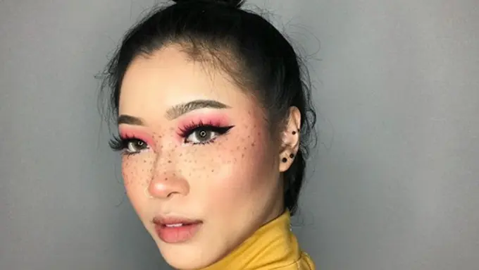 Makeup Andalan Cindercella, Fake Freckles yang Imut Banget!
