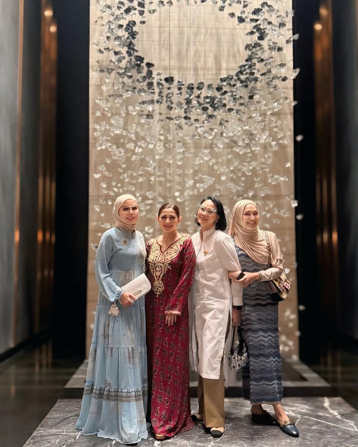 4 Potret Cut Keke Buka Puasa dengan Bestie, Ada Dina Lorenza Hingga Dian Nitami