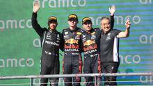 Pembalap Red Bull Racing, Max Verstappen, berhasil mengungguli Lewis Hamilton untuk meraih podium juara di F1 GP Amerika Serikat 2021, Senin (25/10/2021). (AFP/Robyn Beck)