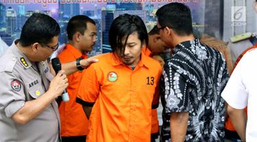 Terjerat Narkoba, Vokalis Zul Zivilia Ditangkap Polisi