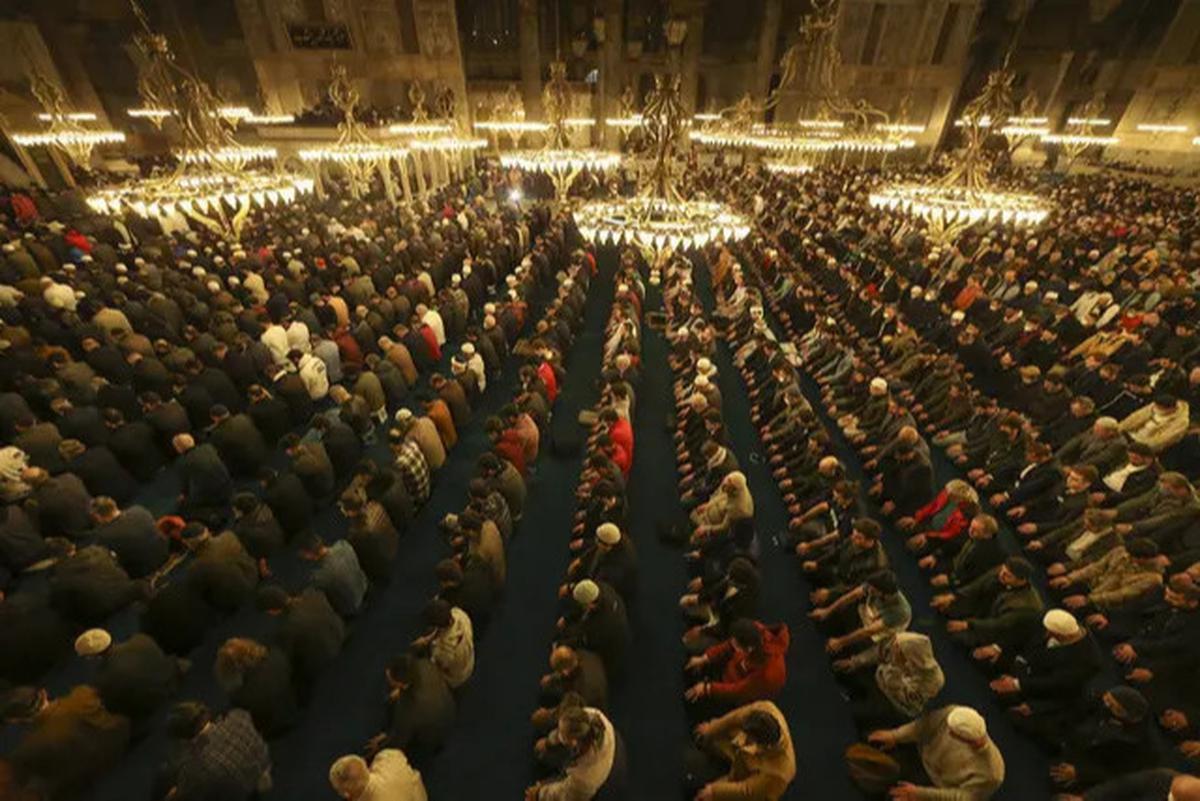 Apakah Shalat Tarawih Pakai Doa Iftitah? Ini Penjelasan Ulama dan Dalilnya