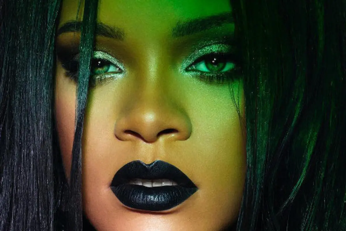 Coba lipstik hitam dari Rihanna untuk tampil edgy di Halloween