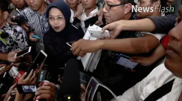 Calon Wakil Gubernur DKI Jakarta Sylviana Murni memenuhi panggilan penyidik Direktorat Tindak Pidana Korupsi Bareskrim Polri. Kali ini, wanita yang akrab disapa Sylvi itu diperiksa sebagai saksi atas kasus dugaan korupsi pembangunan Masjid Al Fauz di...