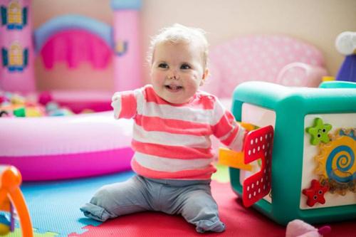 Karena Meningitis, Harmonie kehilangan kedua tangan dan kakinya | Photo: Copyright metro.co.uk