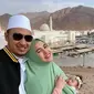 Potret Kartika Putri Umrah Bareng Anak, Tangan Suami Jadi Sorotan [instagram/kartikaputriworld]