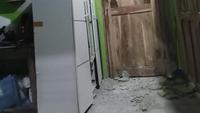 Gempa Pacitan menyebabkan rumah warga rusak. (BNPB)