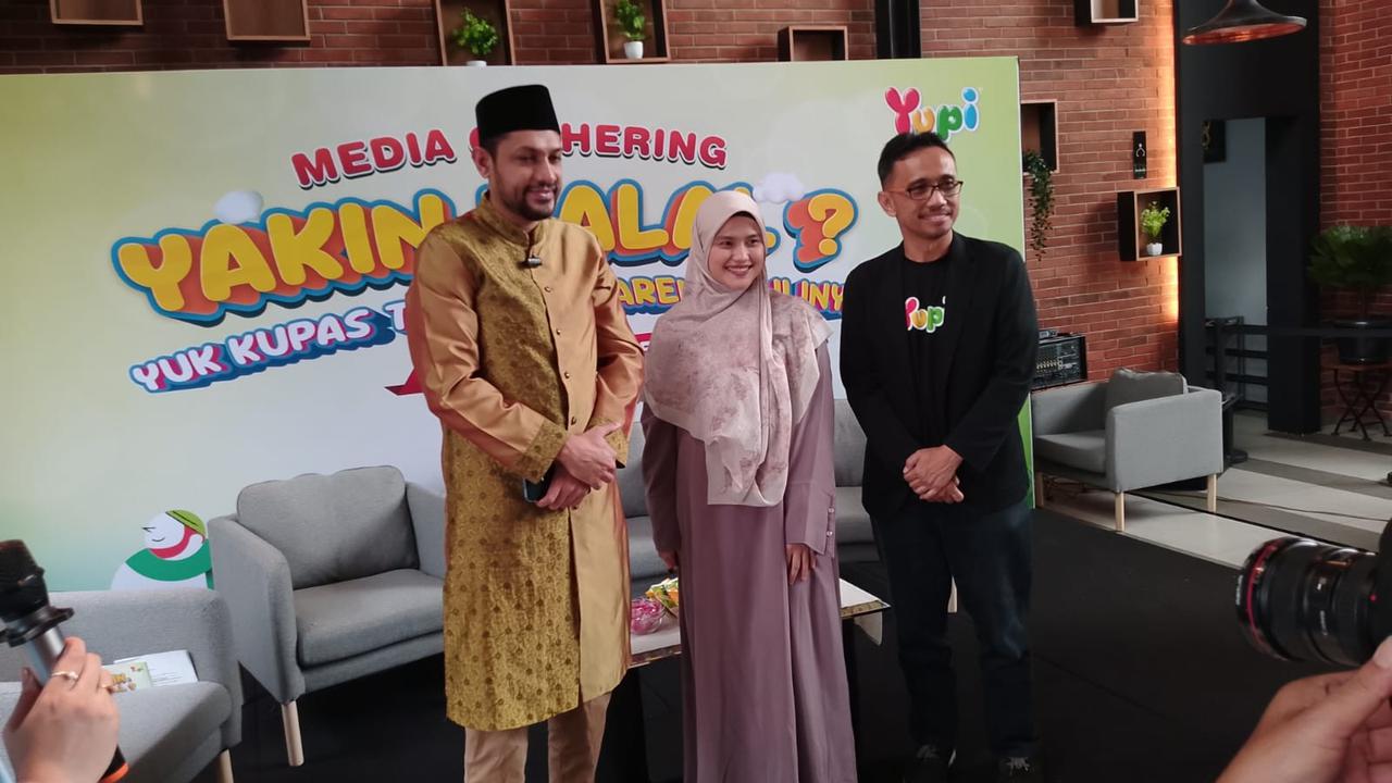 Acara Talk Show bertajuk “Yakin Halal? Yuk, Kupas Tuntas Bersama Ahlinya” yang digelar oleh PT Yupi Indo Jelly Gum pada Kamis (9/1) di Kalia Cafe, Tebet, Jakarta Selatan.