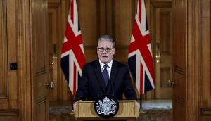 PM Inggris Keir Starmer menyampaikan pernyataan soal rencana pengakuan Negara Palestina dari Downing Street Nomor 10 di London, Selasa (29/7/2025). (Dok. oleh Toby Melville via AP)&nbsp;