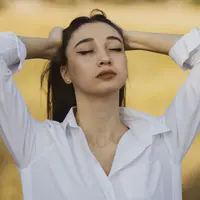 ilustrasi perempuan stres/Photo by Engin Akyurt from Pexels